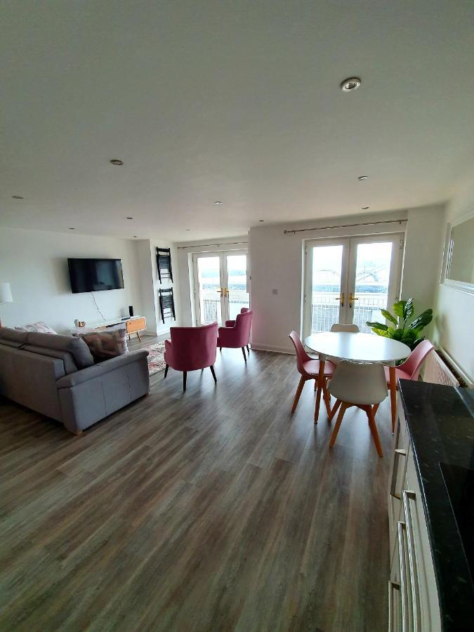 In The Heart Of Portrush - Beautiful Views Apartment Exterior foto