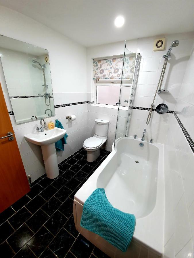 In The Heart Of Portrush - Beautiful Views Apartment Exterior foto