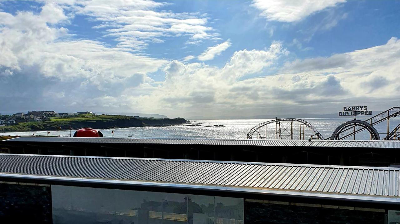 In The Heart Of Portrush - Beautiful Views Apartment Exterior foto