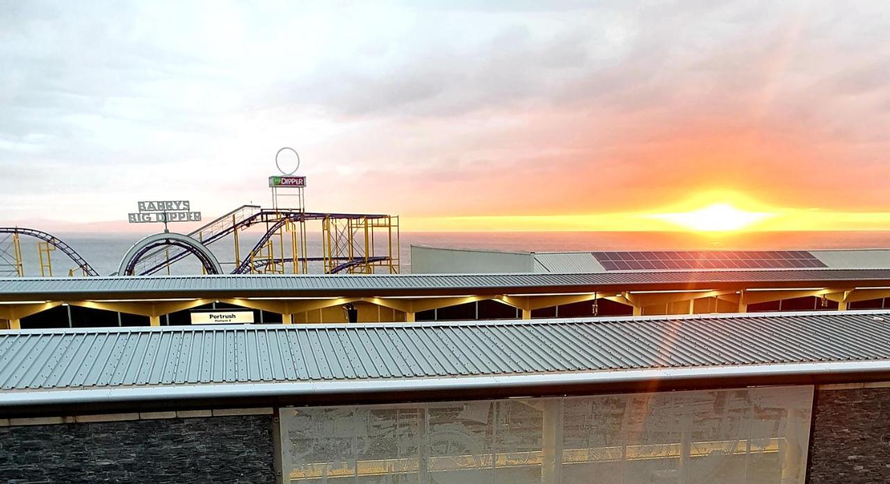 In The Heart Of Portrush - Beautiful Views Apartment Exterior foto